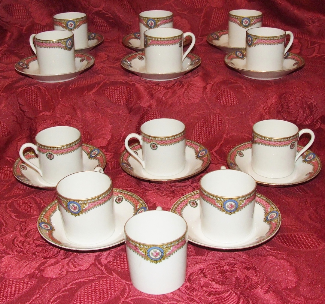 PORCELAINE DE LIMOGES LEGRAND SERVICE A CAFE THE ANCIEN 12 TASSES STYLE