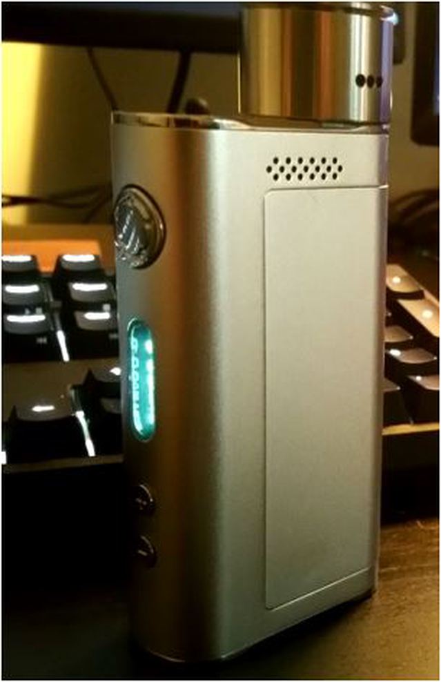 La box iStick a cette fois-ci une puissance de 100 watts La box iStick a cette fois-ci une puissance de 100 watts