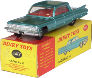 On l'eût aimé au 1/43... Mais Dinky-Toys Angleterre ne passa au 1/42 que tardivement. Cadillac 62 Dinky-Toys