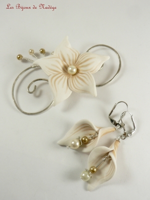 ornement chignon mariée et boucles d'oreilles fleur d'arum