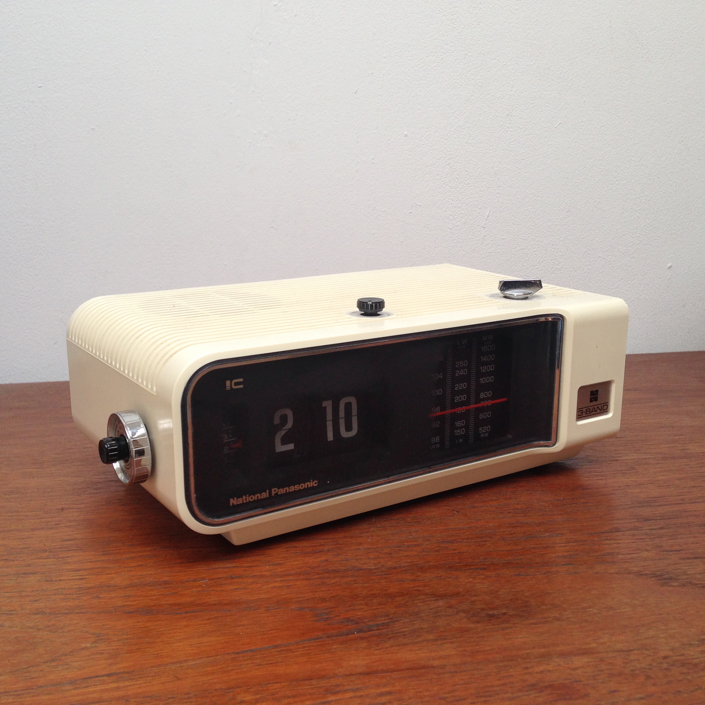 Vintage 1970 Panasonic National RC6203LB FM/LW/MW Alarm clock radio