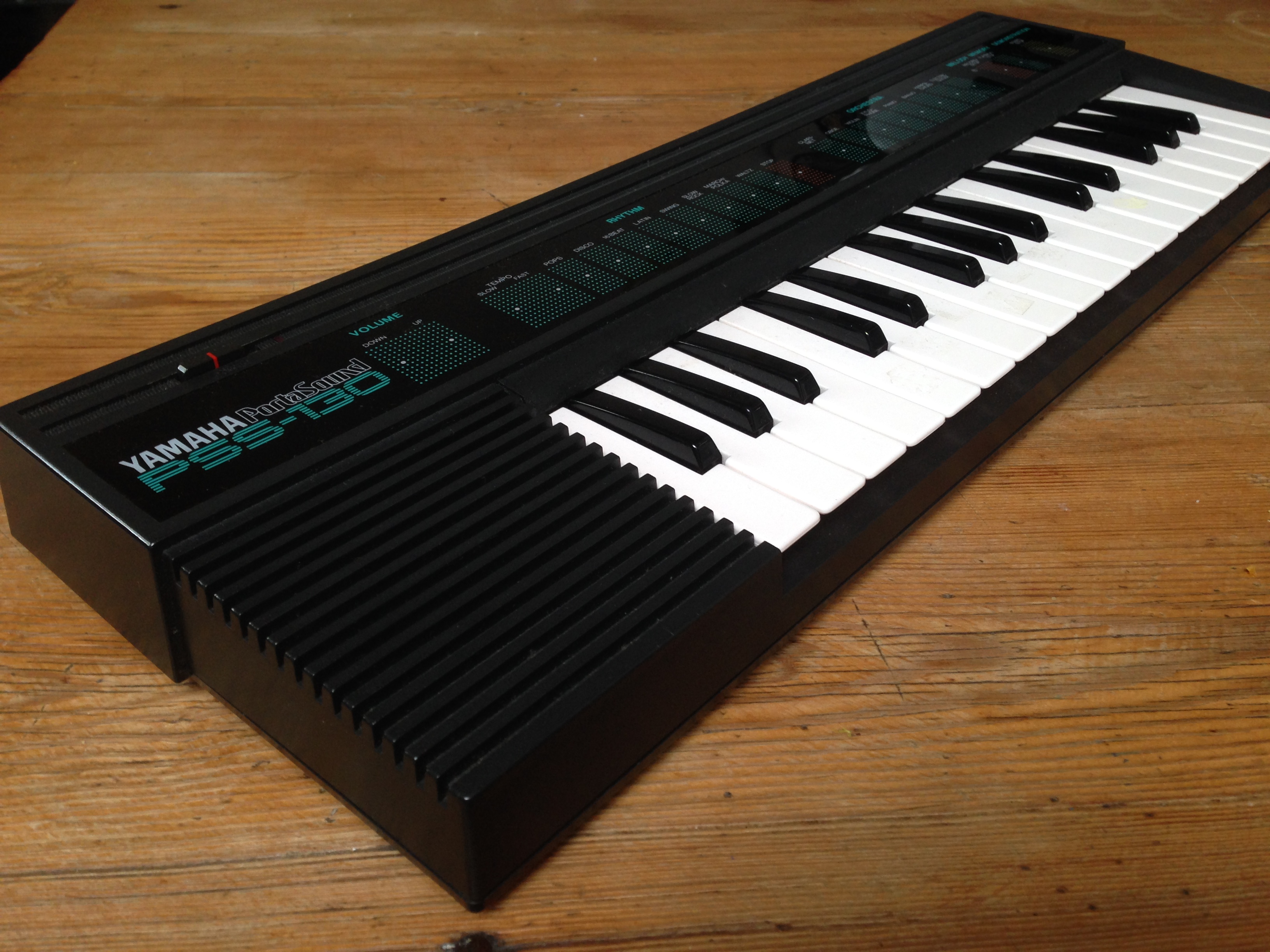 yamaha-portasound-pss-130-clavier-keyboard-synth-tiseur-vintage-synthe