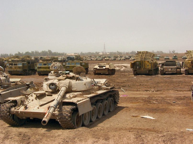 Un T 72 irakien abandonné.....mais............ 1210280822319728710489365