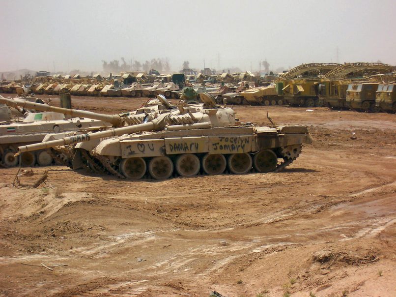 Un T 72 irakien abandonné.....mais............ 1210280822329728710489366