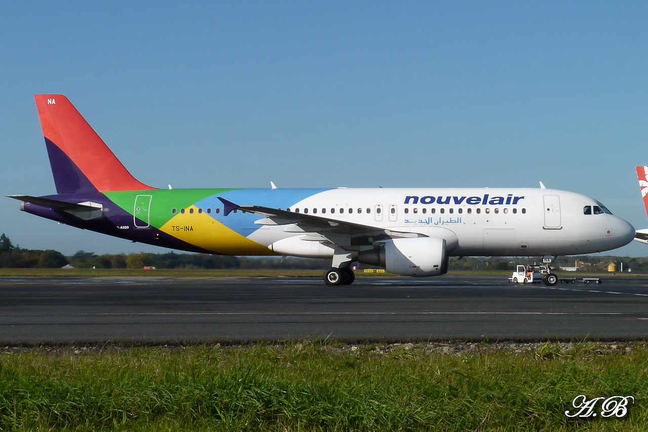 [04/11/2012] A320 (TS-INA) Nouvelair (Eritrean colors) 12111608383515701310559933