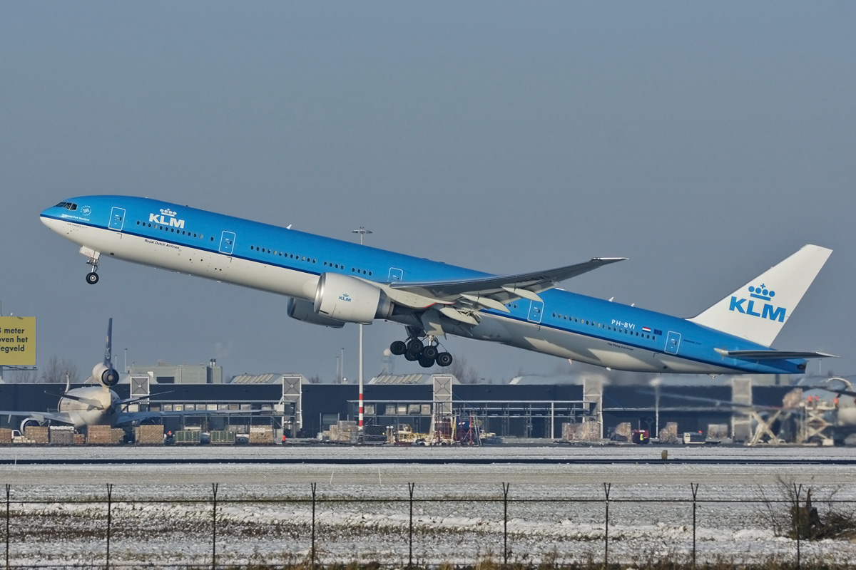 3560 B777 PH-BVI KLM