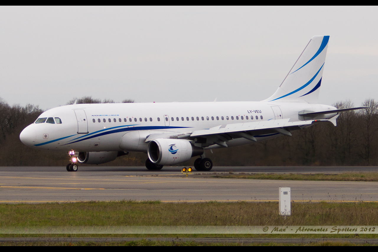 [24/12/2012] Airbus A319 (LY-VEU) Avion Express 12122408393215701310695294