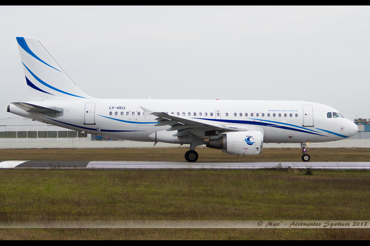 [24/12/2012] Airbus A319 (LY-VEU) Avion Express 12122408393315701310695297