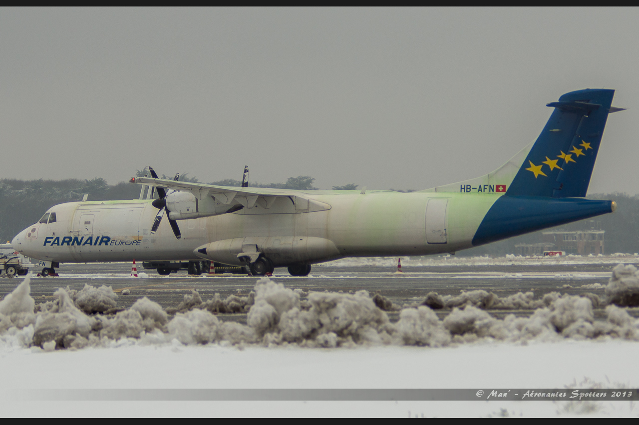 Spotting du 18/01/2013 : L'aéroport sous la neige ! 13011810144315922510774017