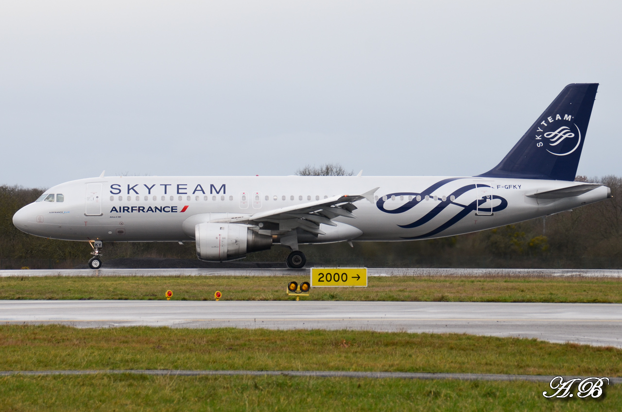 [22/01/2013] Airbus A320 (F-GFKY) Air France Skyteam c/s 13012211573615922510789869
