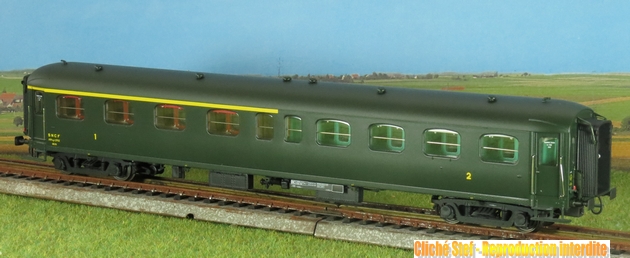 Hornby RailRoad LNER Voiture à Compartiments Époque 3 – Pullman Livery Brown & Umber, Échelle OO, Modélisme Ferroviaire