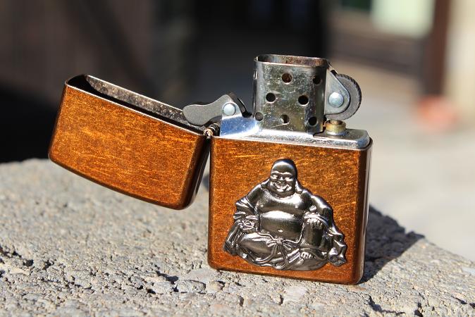 Mon premier Zippo : Le Buddha Emblem (en photos) 13031008310716157610954577