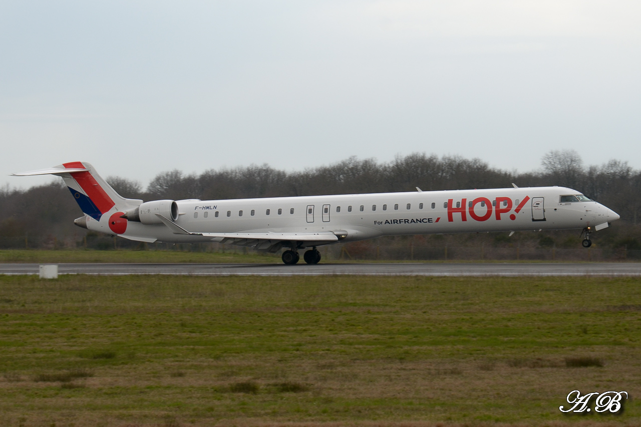 [10/03/2013] Bombardier CRJ-1000 (F-HMLN) Hop! 13032111380615922510997291