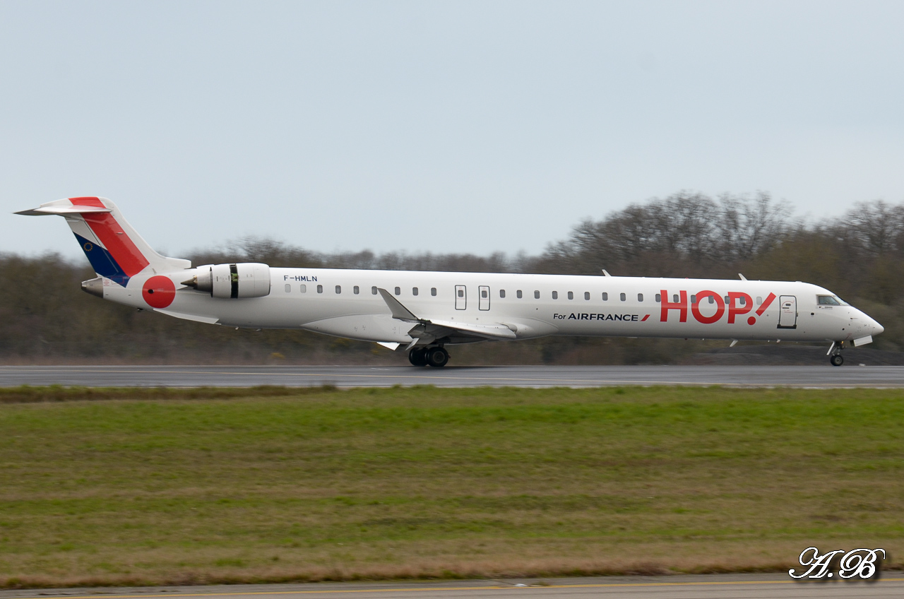 [10/03/2013] Bombardier CRJ-1000 (F-HMLN) Hop! 13032111380615922510997292