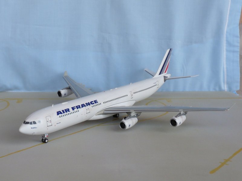A340-313X  Air France  Revell 1/144 1303311013035669811034537