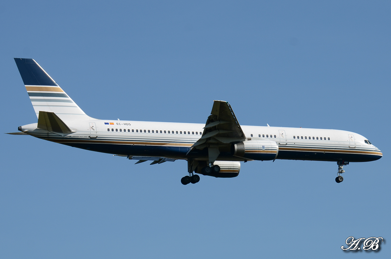 [14/04/2013] Boeing B757-200 (EC-HDS) Privilège Style