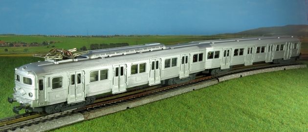 3 anciens trains, locomotives et wagons - Modélisme