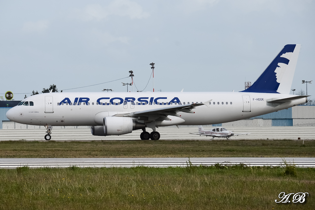 [18/04/2013] Airbus A320 (F-HDGK) Air Corsica 13041809050216280011099813