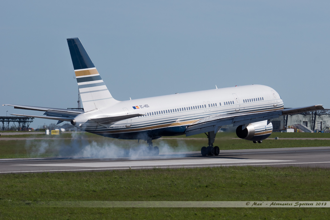 [14/04/2013] Boeing B757-200 (EC-HDS) Privilège Style