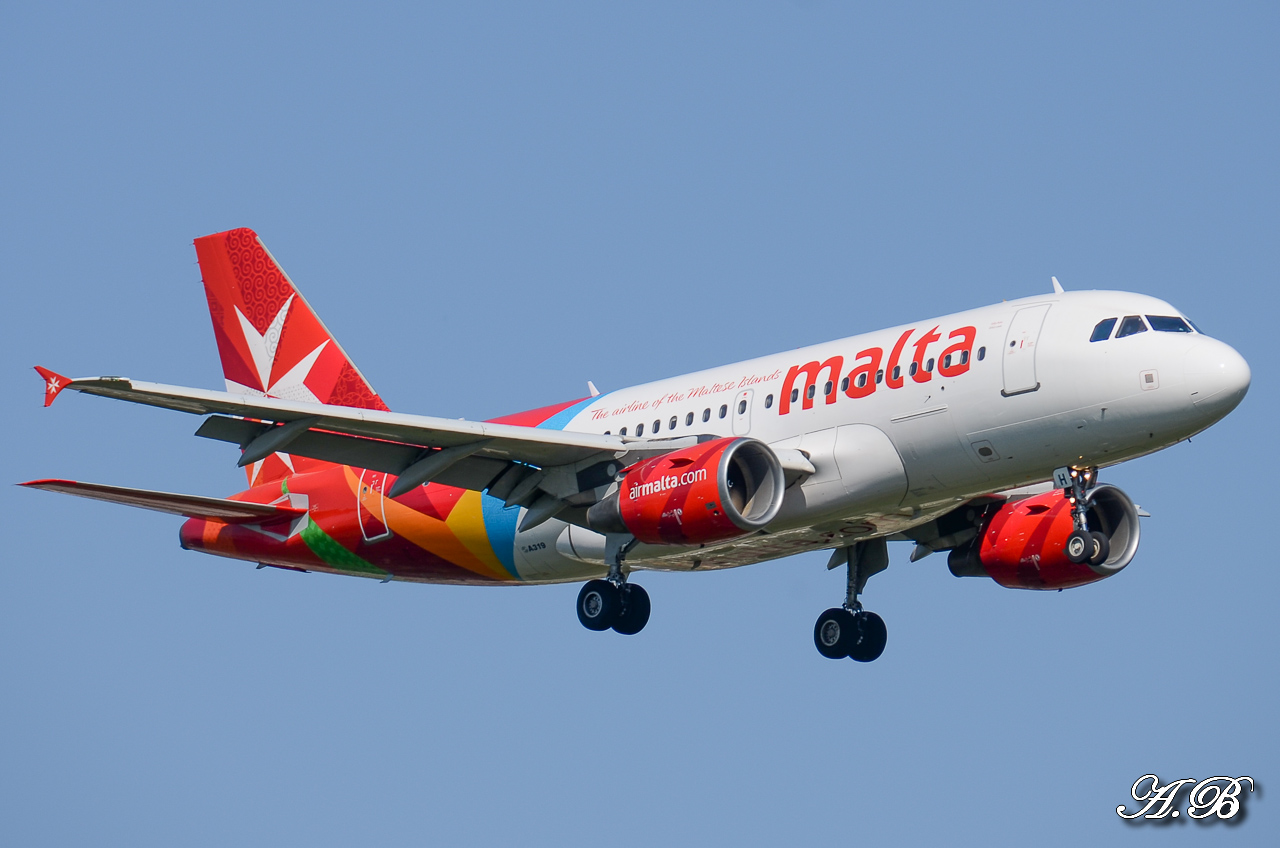 [25/04/2013] A319 (9H-AEH] Air Malta (nouvelles couleurs) 13042612131316280011122770
