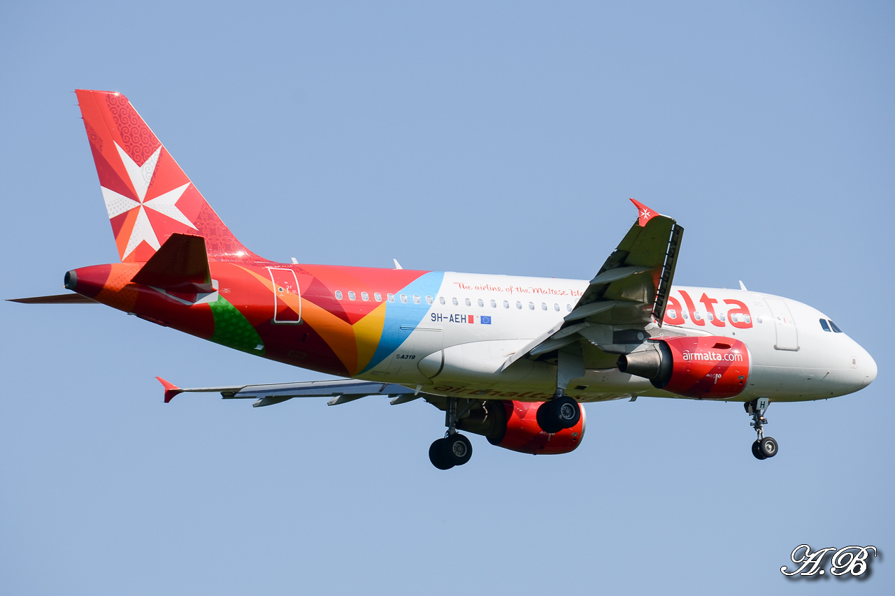 [25/04/2013] A319 (9H-AEH] Air Malta (nouvelles couleurs) 13042612131416280011122772