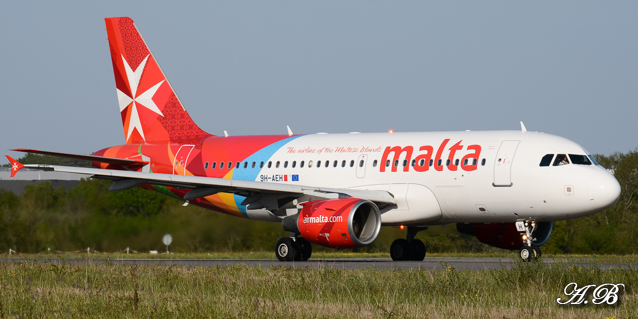 [25/04/2013] A319 (9H-AEH] Air Malta (nouvelles couleurs) 13042612131416280011122775