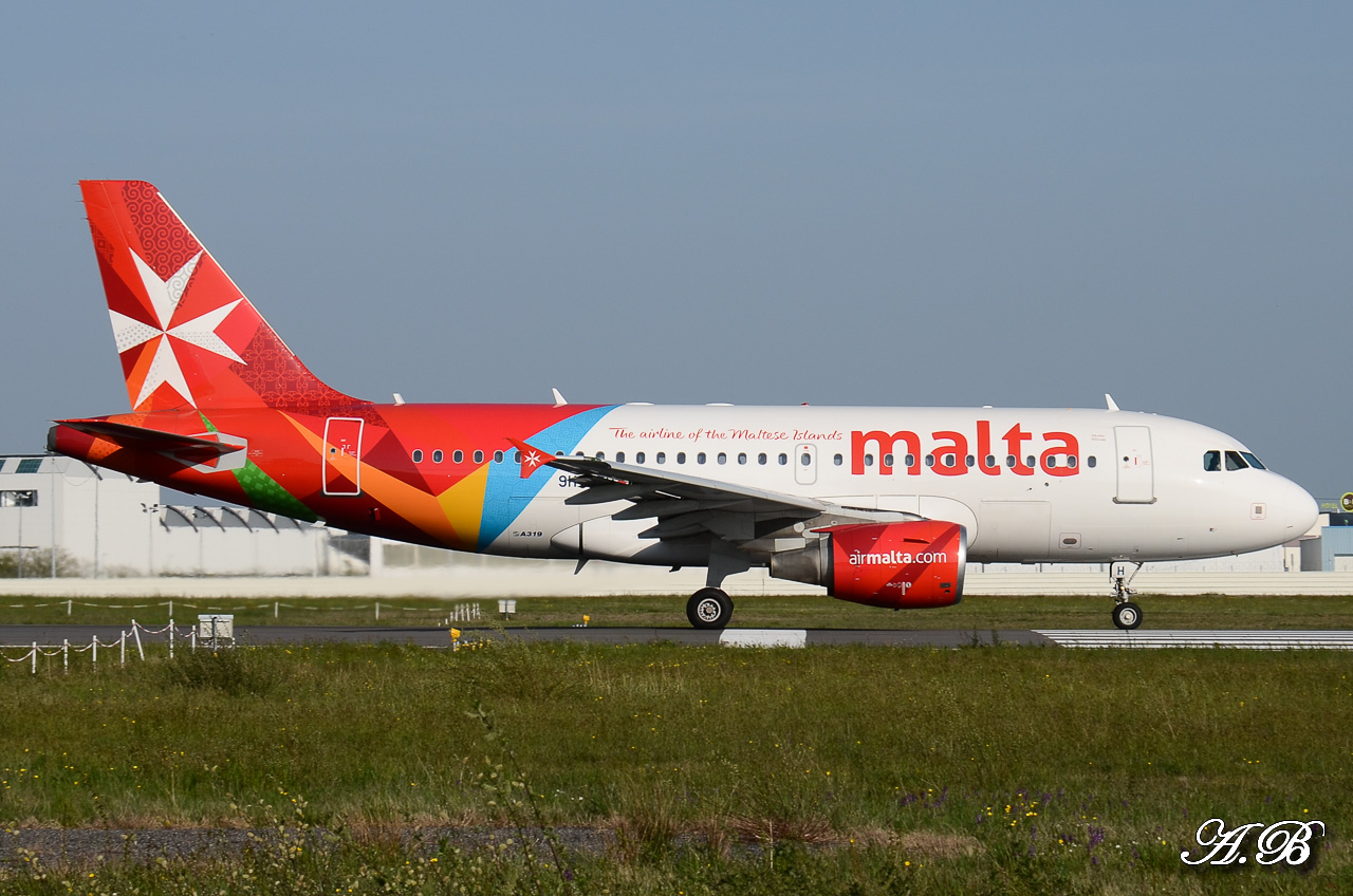 [25/04/2013] A319 (9H-AEH] Air Malta (nouvelles couleurs) 13042612131416280011122776