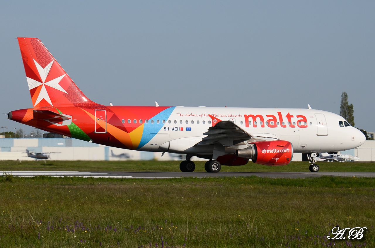 [25/04/2013] A319 (9H-AEH] Air Malta (nouvelles couleurs) 13042612131416280011122777