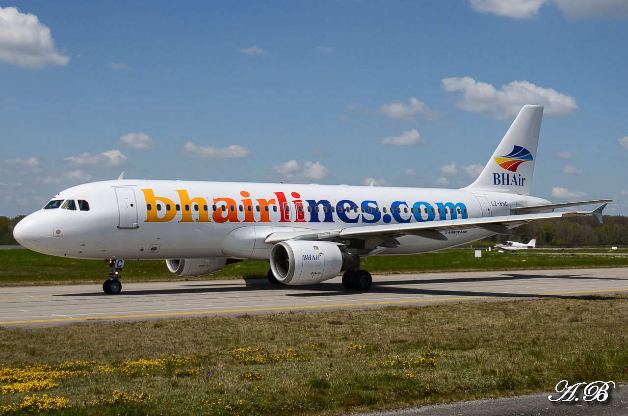 [19/04/2013] Airbus A320 (LZ-BHC) Balkan Holidays Air : N/Cs 13042701200616280011125915