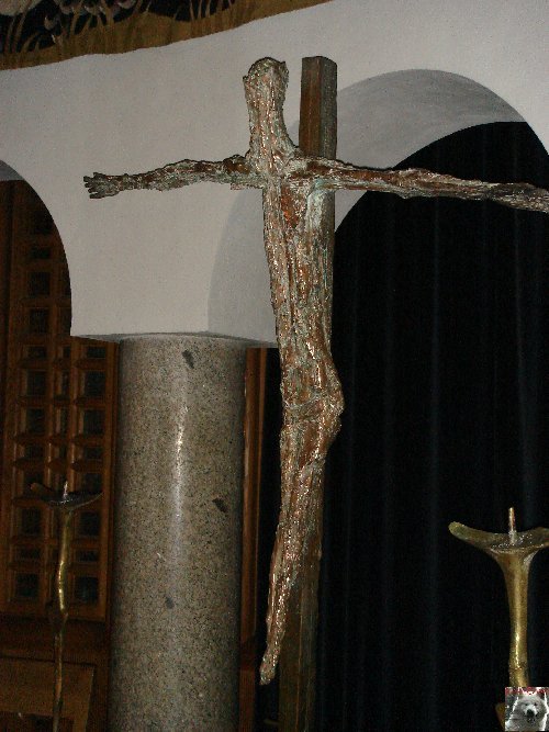 Le Christ en Croix, un bronze de Germaine Richier