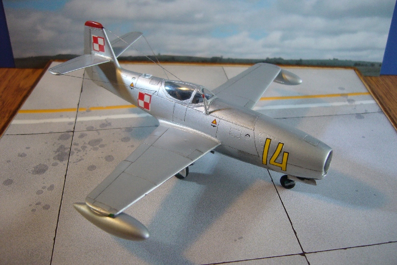 Yak 23 (maquette spécial Hobby) 13043010263212658411140221