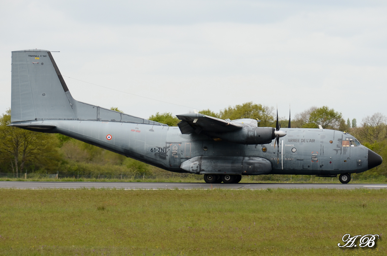 Nantes - Avril 2013 : Tagazous, bizzjets, hélicos, militaires légers et longs courriers...  - Page 5 13050407460016280011152879