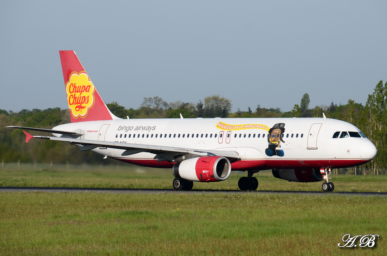 [04/05/2013]  A320 EasyJet "Full Orange" + 738 Travel "Prague love you" +757 Privilege 13050407572316280011152958