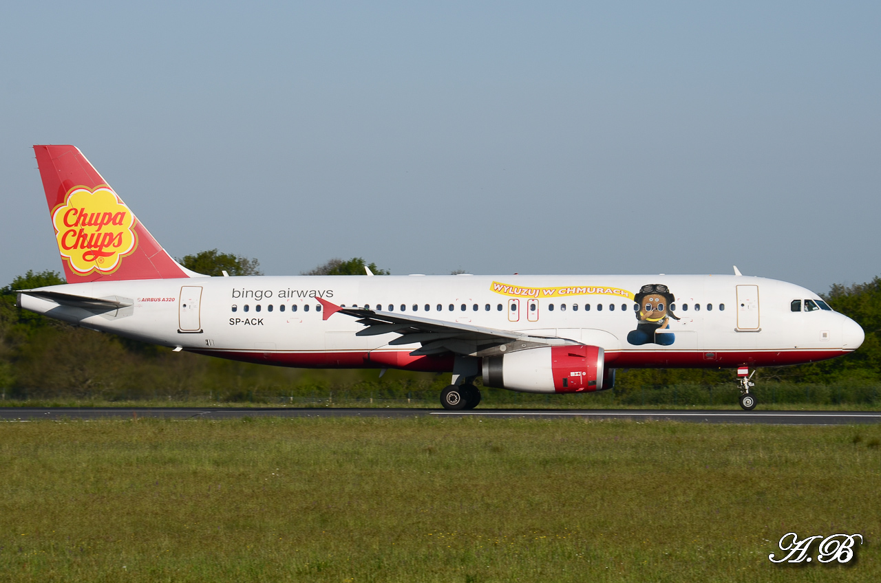 [04/05/2013]  A320 EasyJet "Full Orange" + 738 Travel "Prague love you" +757 Privilege 13050407572316280011152959