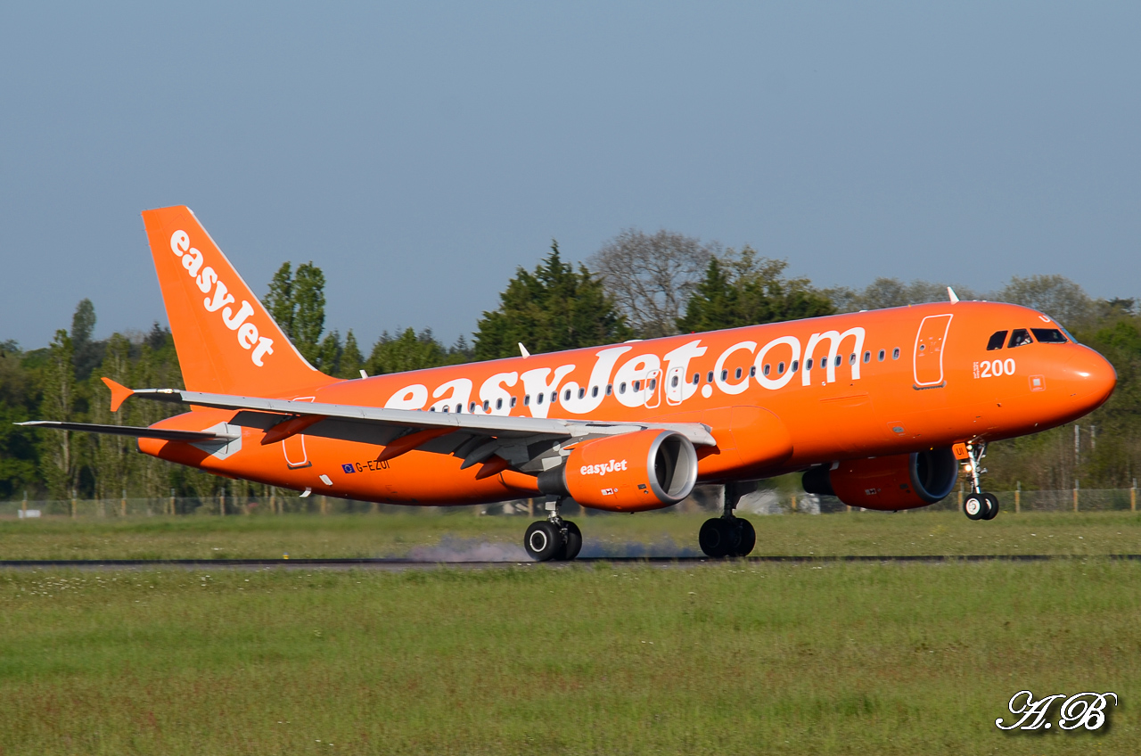 [04/05/13] Airbus A320 (G-EZUI) EasyJet  "200th Airbus for Easyjet" 13050407572316280011152960
