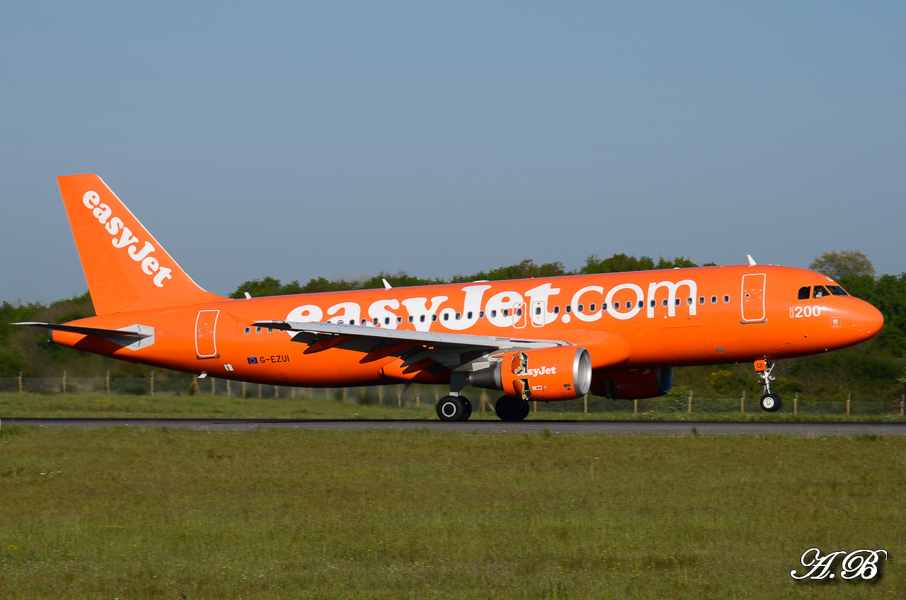 [04/05/13] Airbus A320 (G-EZUI) EasyJet  "200th Airbus for Easyjet" 13050407572316280011152961