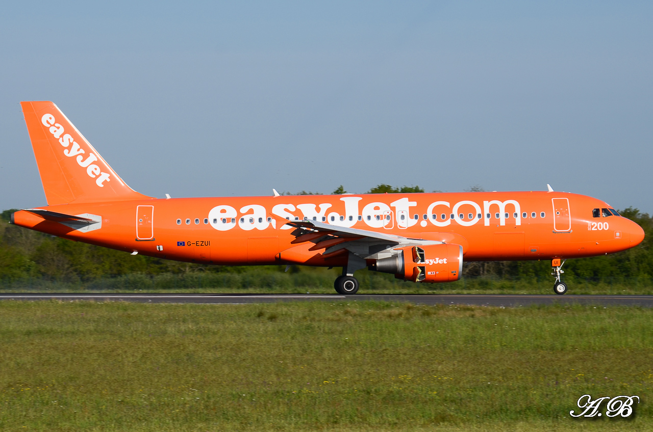 [04/05/13] Airbus A320 (G-EZUI) EasyJet  "200th Airbus for Easyjet" 13050407572316280011152962