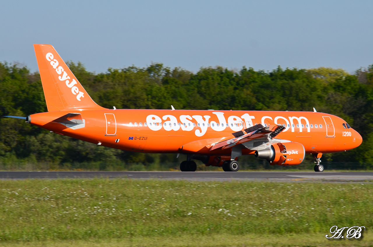 [04/05/13] Airbus A320 (G-EZUI) EasyJet  "200th Airbus for Easyjet" 13050407572316280011152963