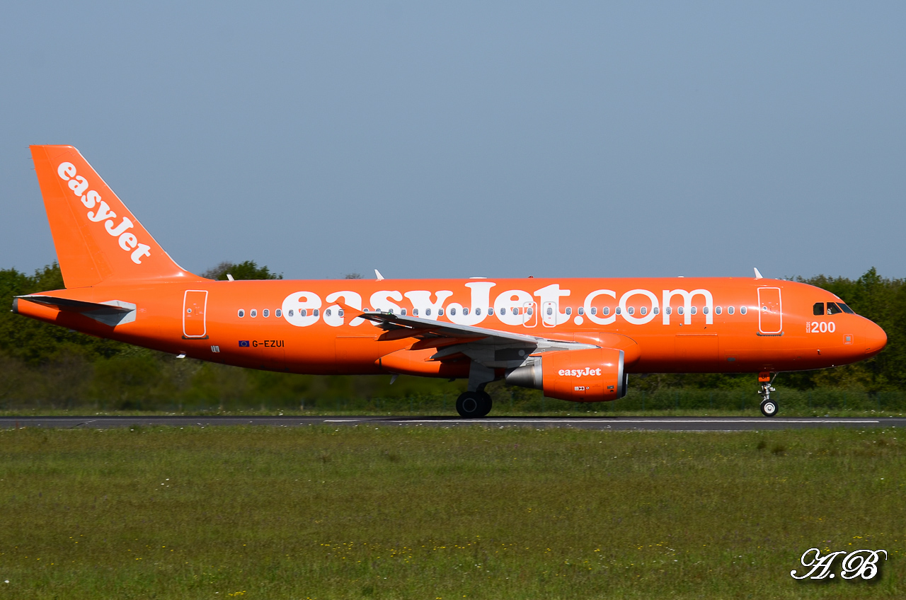 [04/05/13] Airbus A320 (G-EZUI) EasyJet  "200th Airbus for Easyjet" 13050408070316280011153054