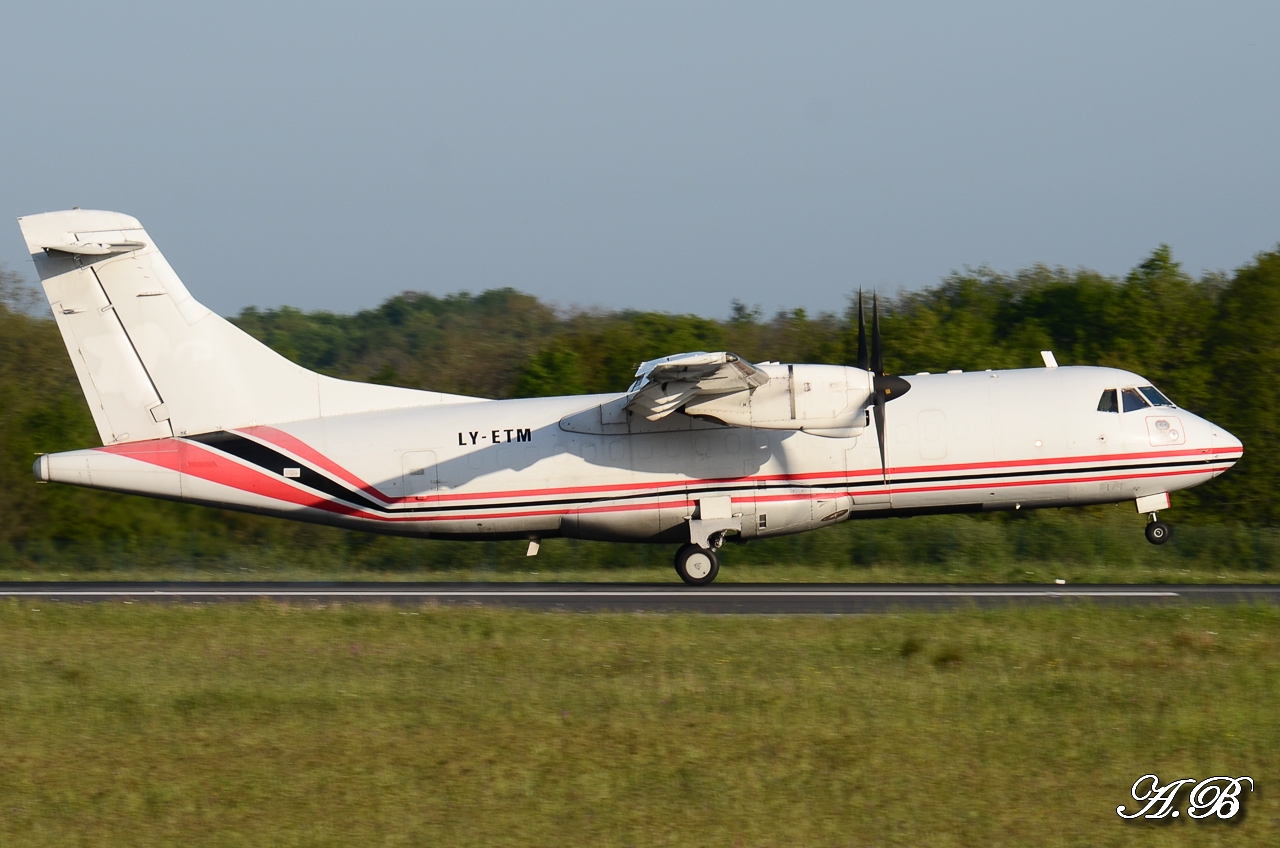 [05/05/2013] ATR 42-300F (LY-ETM) Aviavilsa 13050511472216280011157241
