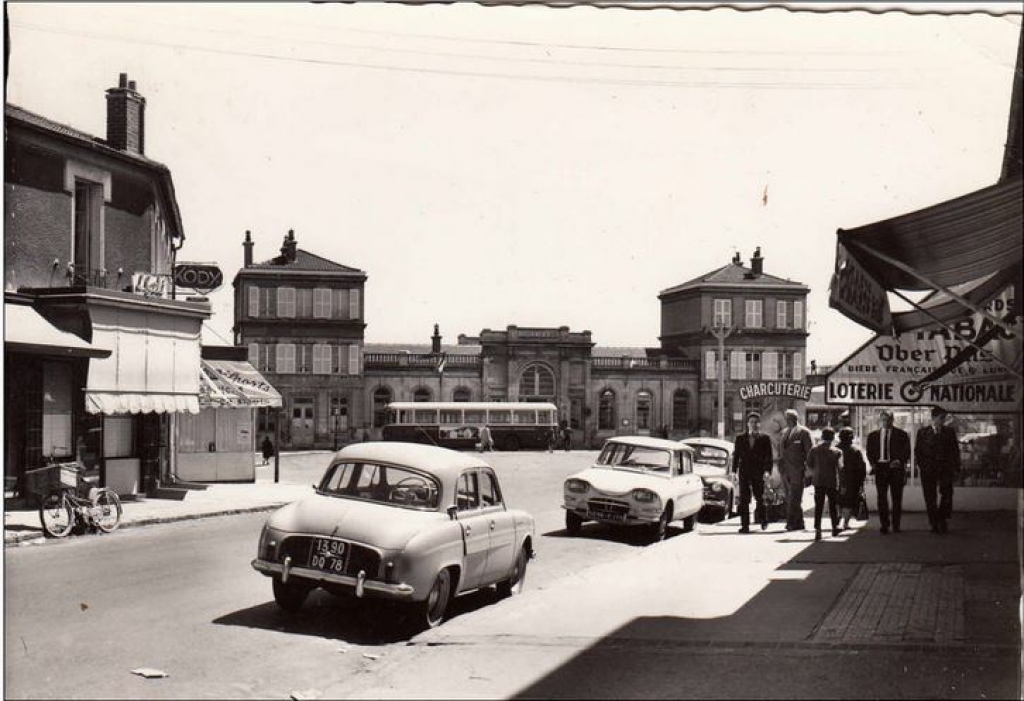 [RETRO]  Photos d'anciennes dans leur environnement - Page 34 1306030727418273811256773