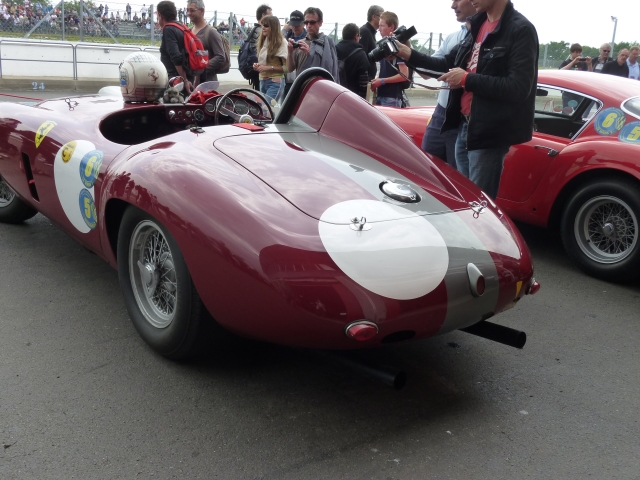 une visite au circuit du val de Vienne : 500 Ferrari pour le cancer 13060712081813504511268988