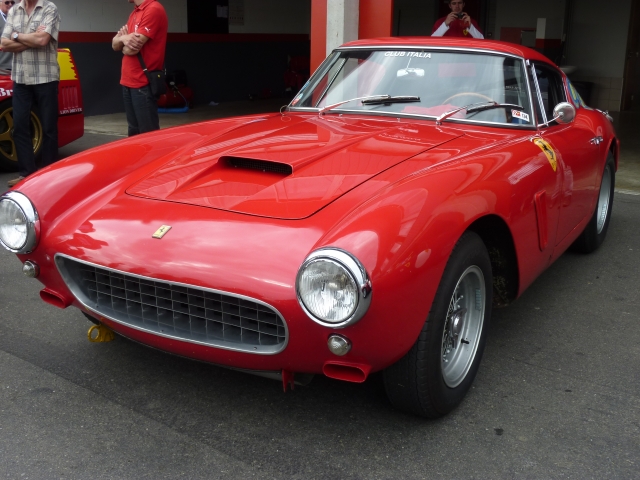 une visite au circuit du val de Vienne : 500 Ferrari pour le cancer 13060712160513504511269016