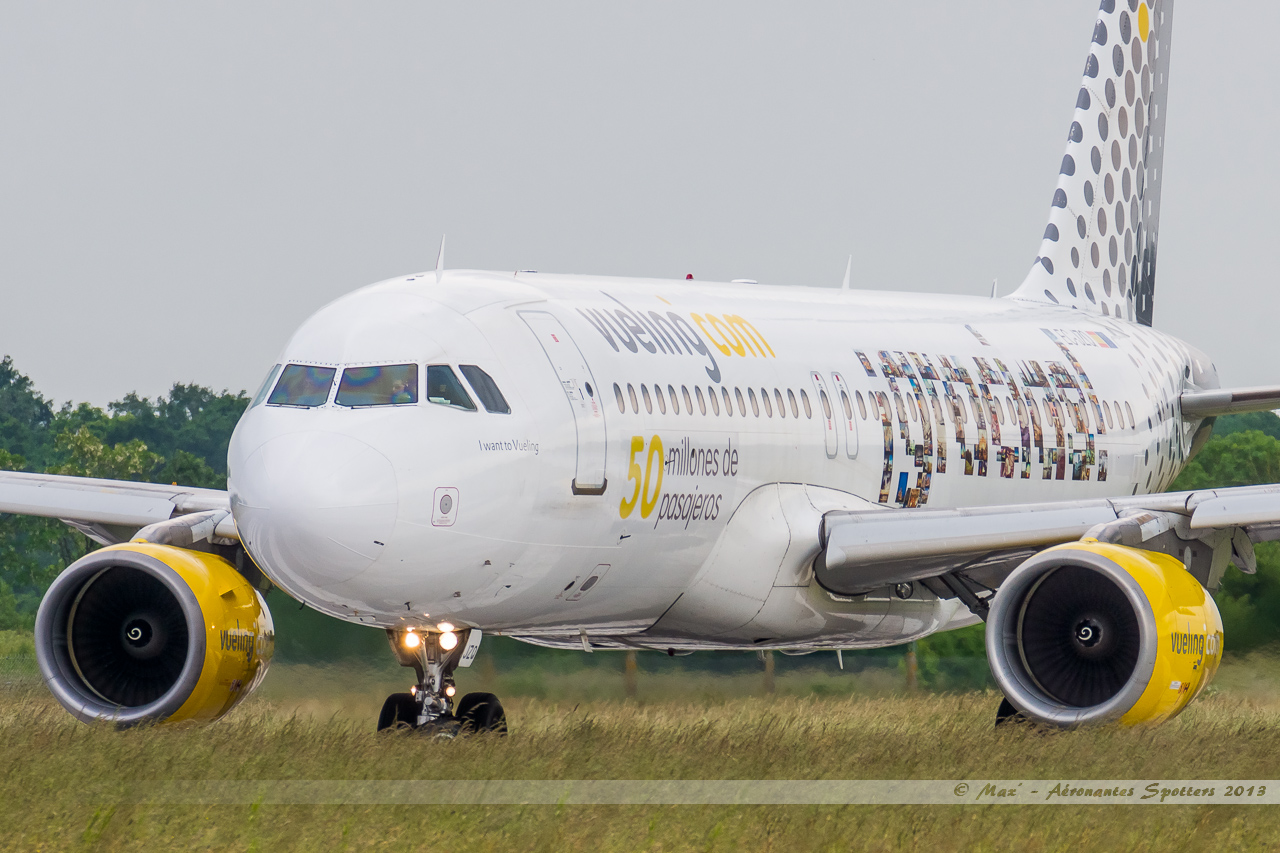 [08/06/2013] Airbus A320 (EC-JZQ) Vueling: ¡Gracias! 50 Million Passengers 13060912272416463311273847