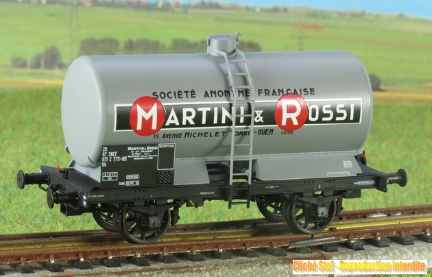 Set de 2 wagons citerne à essieux OCEM, décoration ERMEWA S.A. Genève