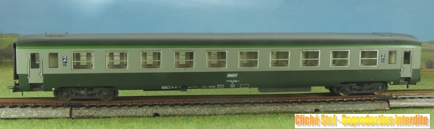 Voiture Voyageurs Lima 2e Classe DEV AO Vert - Échelle HO, Neuve, Réf 309149