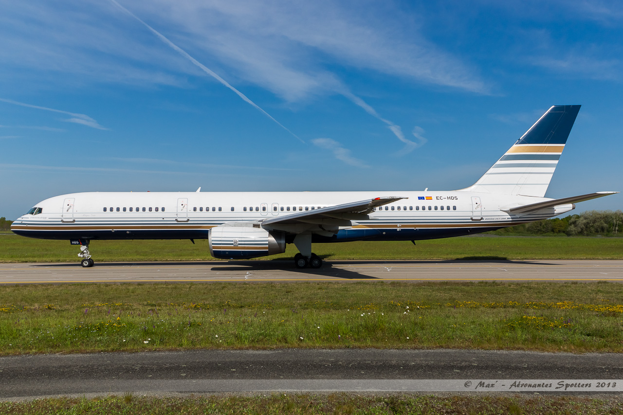 [04/05/2013]  A320 EasyJet "Full Orange" + 738 Travel "Prague love you" +757 Privilege - Page 2 13080902303316463311449648