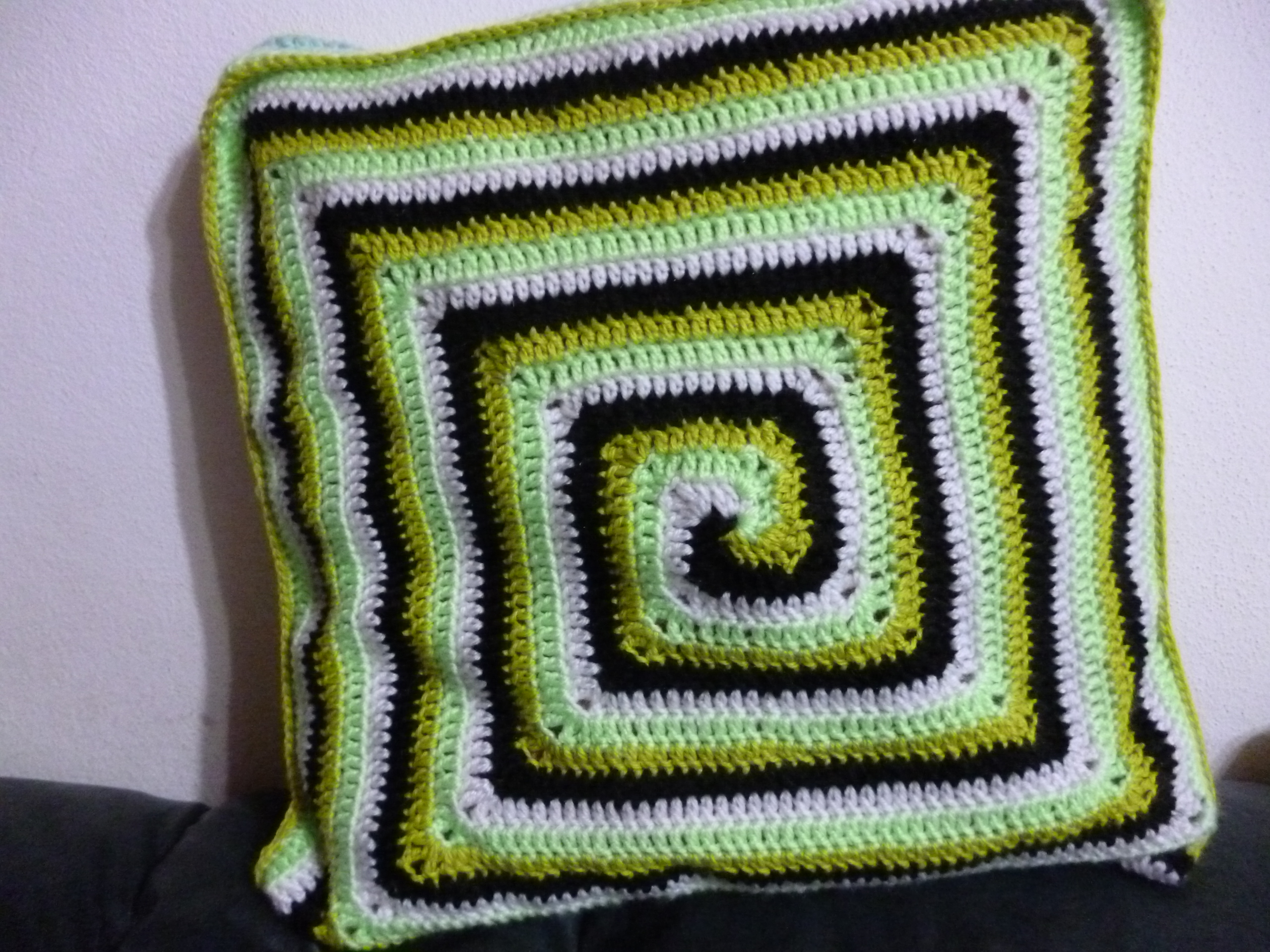 COUSSIN CARRE 4 COULEUR (1)
