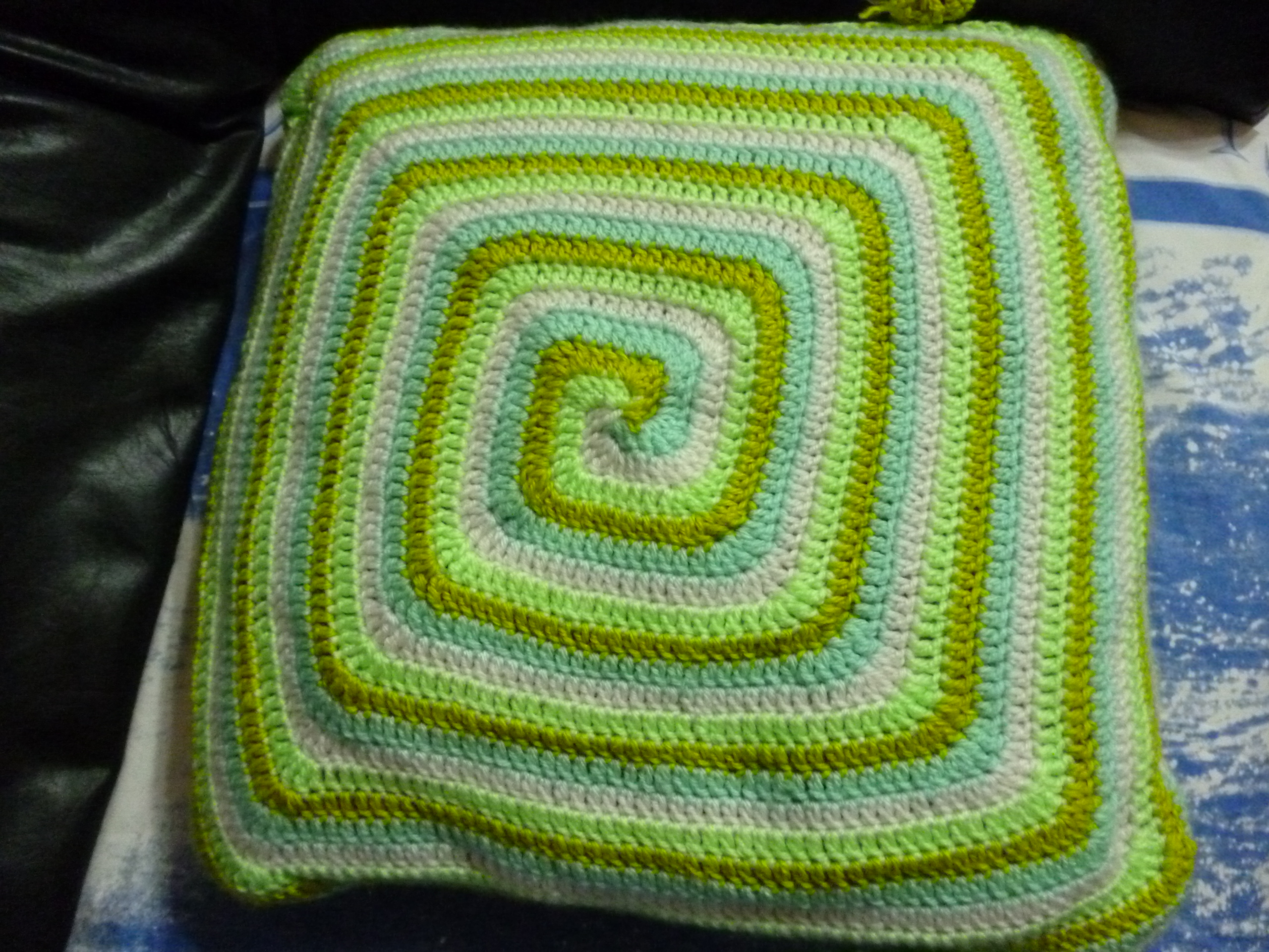 COUSSIN CARRE 4 COULEUR (2)