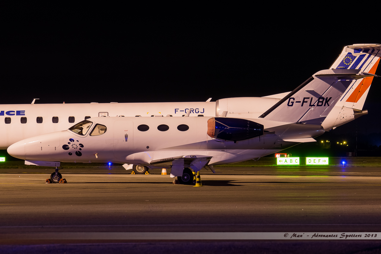Spotting du 5/10/2013:A319 Syphax Airlines (TS-IEF) sans sa déco !!!! 13100511572516756011614203